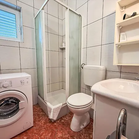 Ananina By Interhome ロバニスカ