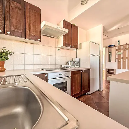 Ananina By Interhome 로바니스카